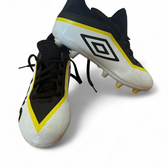 Umbro Pivot Soccer Cleats Kids - Picture 1 of 6